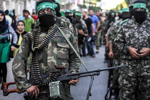 رژه نظامی گردان های عزالدین قسام شاخه نظامی حماس در منطقه رفح در غزه
