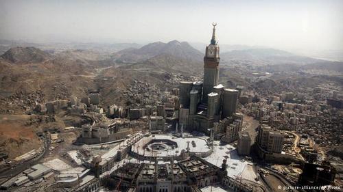 ابراج البیت نام برج و هتلی مجلل در مکه، عربستان سعودی است. سازندگان ساختمان گروه سعودی بن لادن (متعلق به خانواده اسامه بن لادن) است. معمار آن شرکت دارالهنداسه است. برج ۶۰۱ متری با بزرگترین ساعت جهان، بیننده را به یاد 