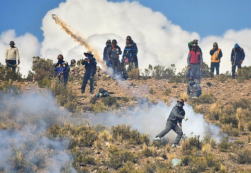 ادامه تظاهرات معدنکاران علیه سیاست های اقتصادی دولت ایوو مورالس رییس جمهوری بولیوی