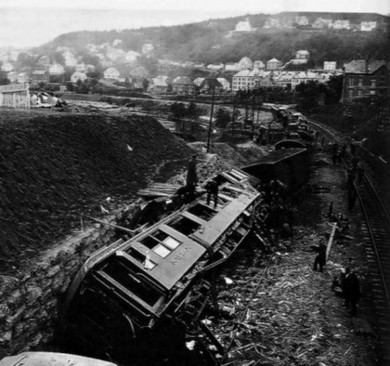 تصادف قطار برلین-ماگدبورگ در آلمان جان 278 نفر را گرفت- 1939