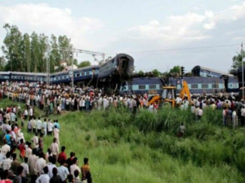 فاجعه راه آهن خانا هندوستان در سال 1998 رخ داد. در این حادثه از 2500 مسافر قطار، 212 نفر کشته شدند.