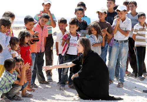 بازدید آنجلینا جولی از اردوگاه آوارگان سوری در شمال اردن