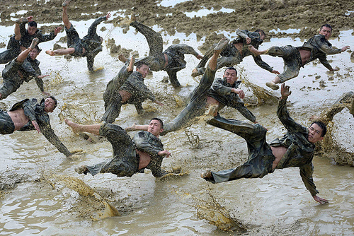 تمرینات بدنی پلیس نظامی چین