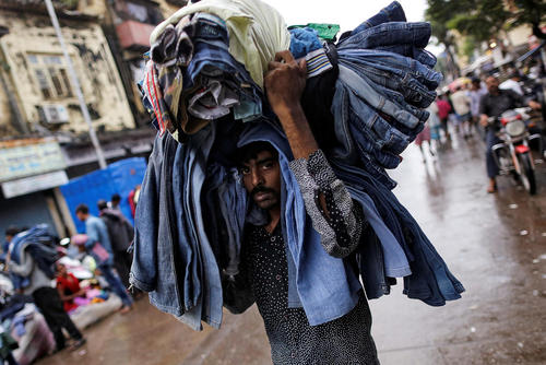 بازار لباس های دست دوم در بمبئی هند