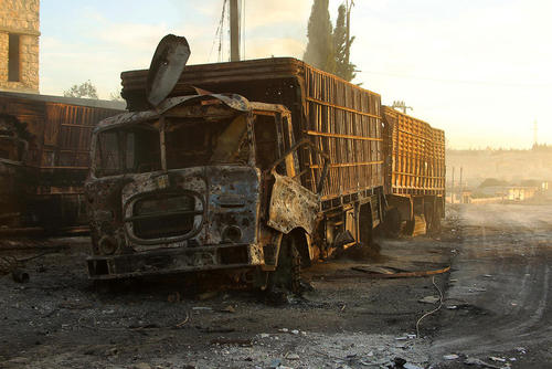 حمله هوایی به کامیون های سازمان ملل حامل کمک های بشر دوستانه به مردم شهر حلب سوریه . دولت آمریکا، روسیه را متهم به حمله کرده ولی مسکو این اتهام را رد کرده است