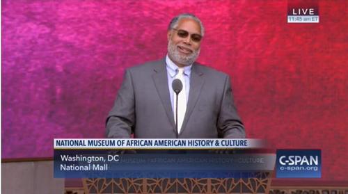 لانی بانچ، مدیر موزه ملی آفریقایی تباران آمریکا در مراسم افتتاح موزه گفت که امروز  سرگذشت یک ملت به نمایش گذاشته می شود.