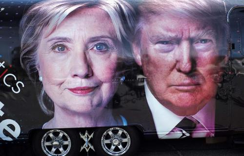 تبلیغات انتخابات ریاست آمریکا بر روی یک خودرو در نیویورک  - خبرگزاری فرانسه