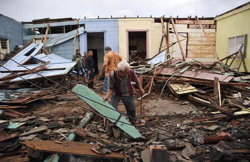صدمات بر جای مانده از توفان مهیب متیو بر شهر ساحلی باراکوئا در کوبا
