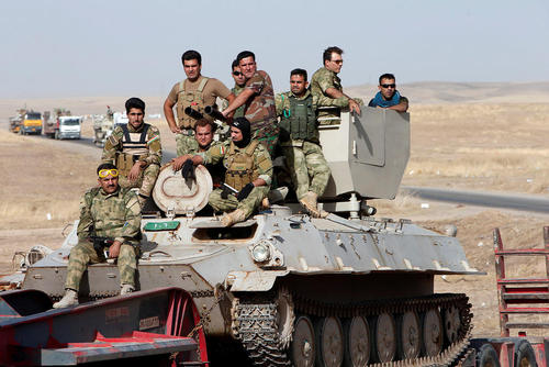 نیروهای پیشمرگه کرد در حال اعزام به جبهه نبرد موصل
