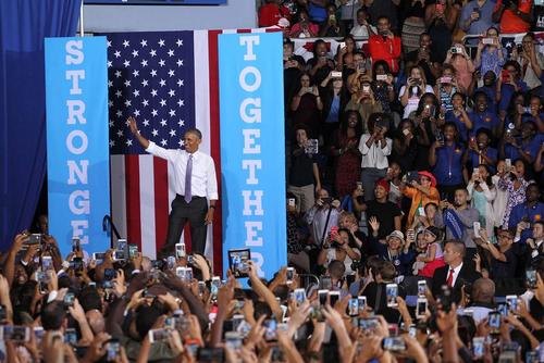 سخنرانی باراک اوباما در دانشگاهی در شهر میامی ایالت فلوریدا به نفع کمپین انتخاباتی هیلاری کلینتون