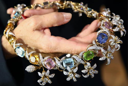 یک حراجی جواهرات و سنگ های قیمتی در مسکو