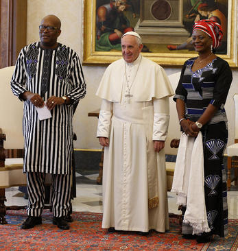 رییس جمهور کشور آفریقایی بورکینافاسو و همسرش میهمان پاپ فرانسیس در واتیکان
