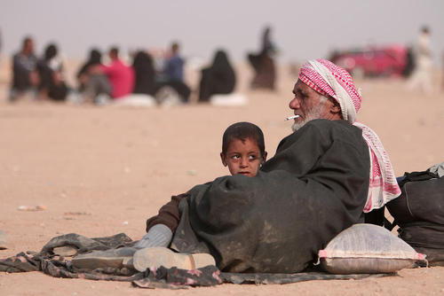 پناهجویان عراقی گریخته از جنگ موصل در مرز سوریه