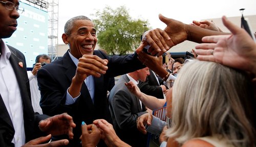 حضور باراک اوباما در جمع حامیان خانم هیلاری کلینتون در شهر لاس وگاس برای سخنرانی