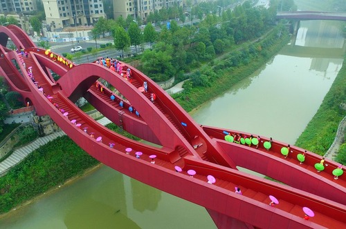 یک پل عابر پیاده در شهر چانگشا چین
