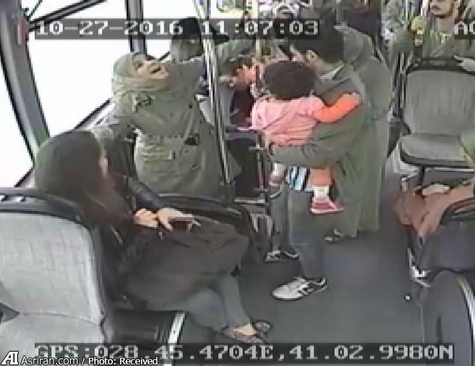 تصاویر دوربین مدار بسته اتوبوس از حادثه