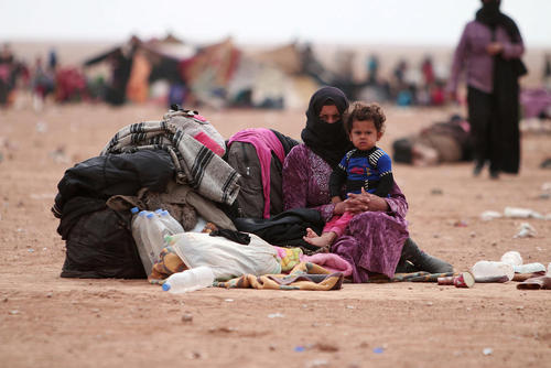 پناهجویان عراقی گریخته از جنگ موصل در مرز عراق و سوریه