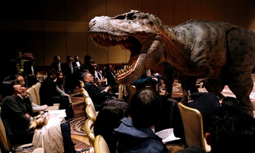 رونمایی از یک روبات 8 متری دایناسور – توکیو