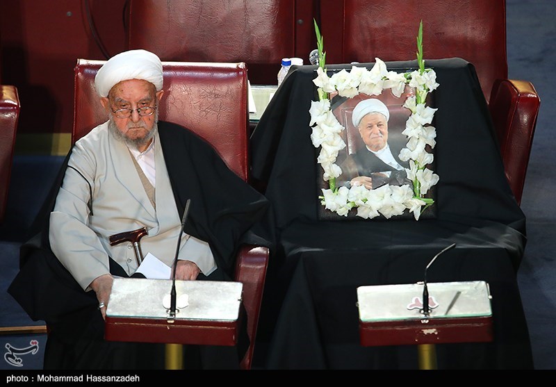عقد جلسة مجلس الخبراء الثانية وسط شغور مقعد هاشمي رفسنجاني (+صورة)