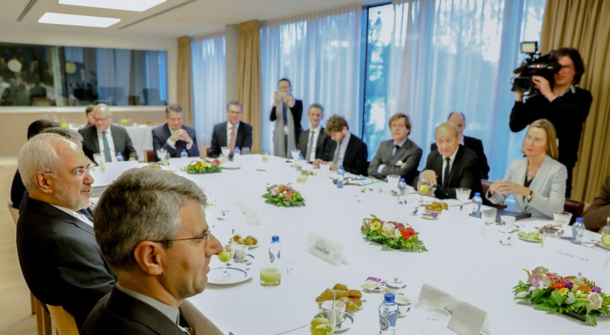 إيران تنفي قبولها اجراء مفاوضات مع أوروبا بشان برنامجها الصاروخي إيران تنفي قبولها اجراء مفاوضات مع أوروبا بشان برنامجها الصاروخي