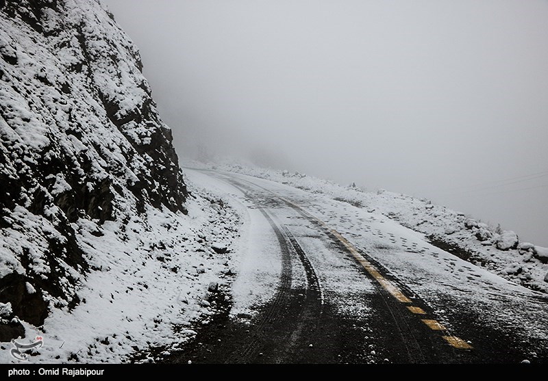 الثلوج تغطي معظم المناطق في ايران (صور)