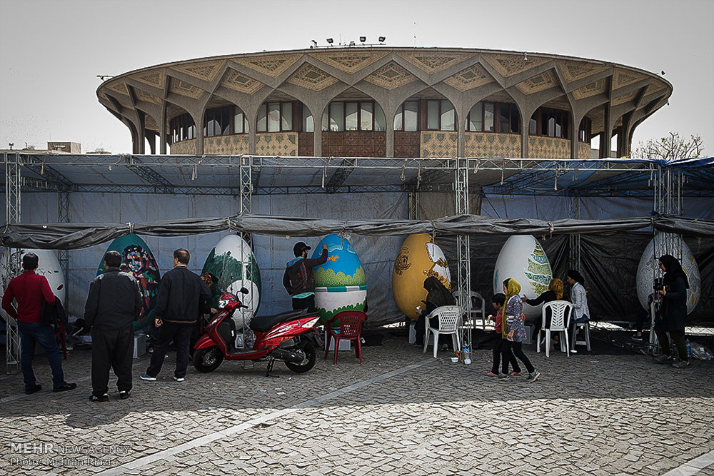 تزيين طهران عشية عيد النوروز (صور)