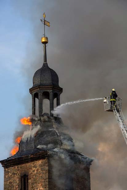 آتش گرفتن یک کلیسا