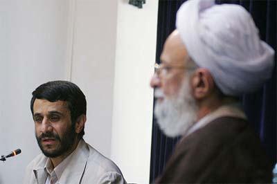 مصباح و احمدی نژاد
