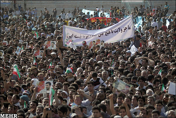 شعار معنادار در استقبال‌ احمدی‌نژاد!