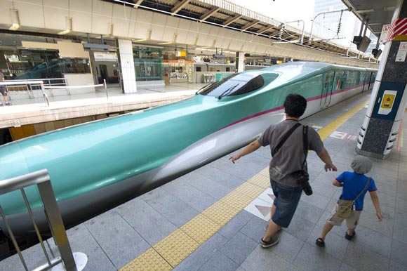 قطارهای سریع السیر ایستگاه قطار توکیو