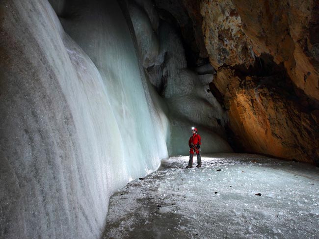 یک غار یخی در اسلونی