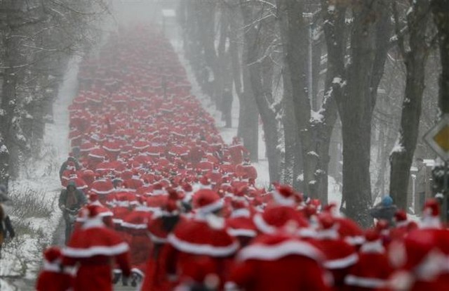 مسابقه دو با لباس بابانوئل