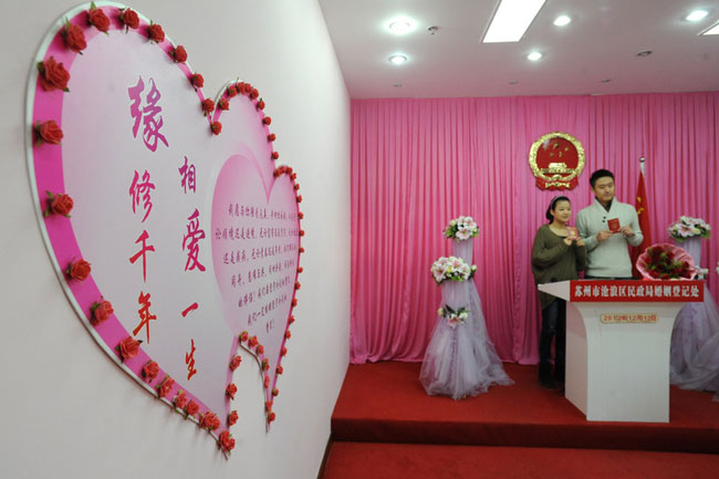ازدواج زوج چینی در روز 12 ماه 12 سال 2012 