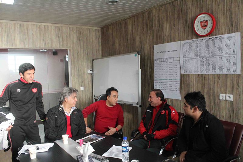 بازيگر مشهور تئاتر در تمرين پرسپوليس (عکس)