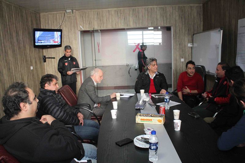 بازيگر مشهور تئاتر در تمرين پرسپوليس (عکس)