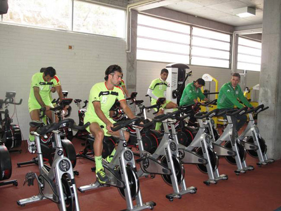 تیم ملی برای یک ماه جنگ آماده می شود( عکس )