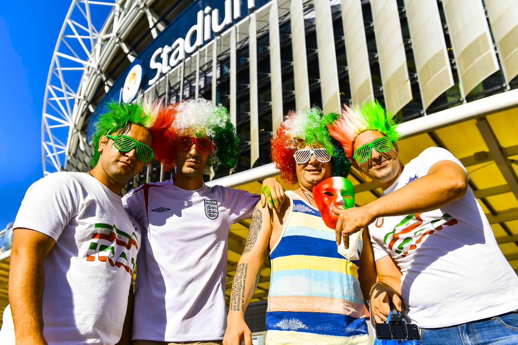 ایرانی های حاضر در استادیوم (عکس )