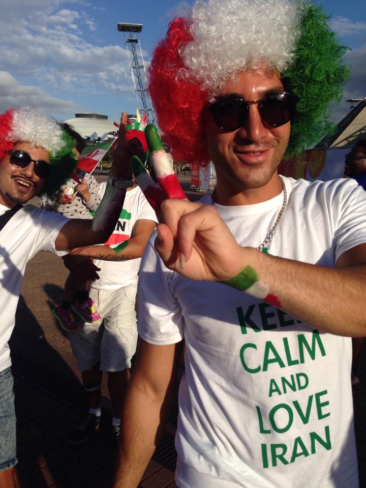 ایرانی های حاضر در استادیوم (عکس )