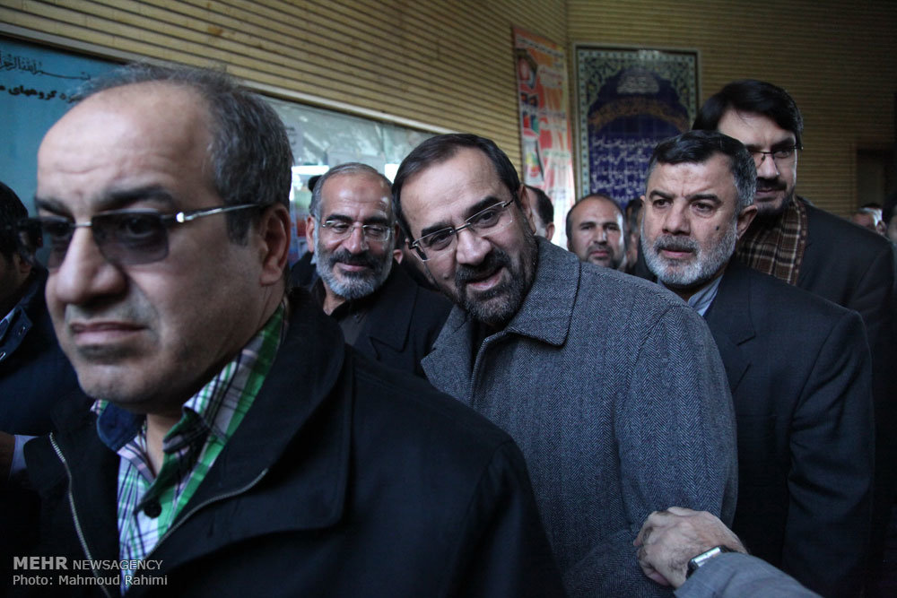 مایلی کهن،کاشانی درختم والده احمدی نژاد(عکس)