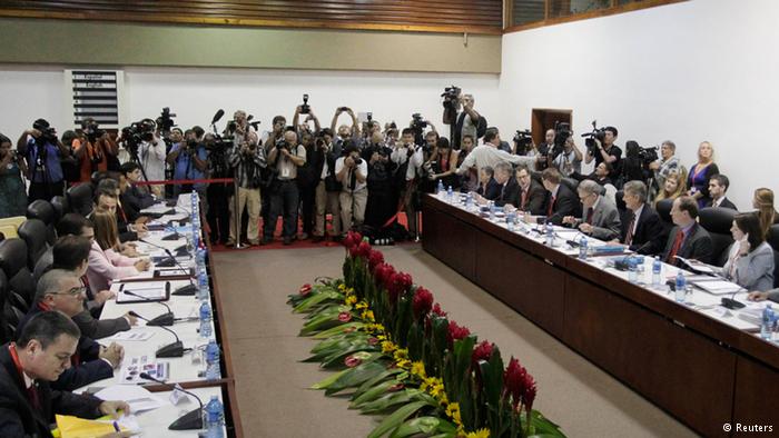 فیدل کاسترو: مذاکرات را تأیید می‌کنم اما به آمریکا اعتماد ندارم