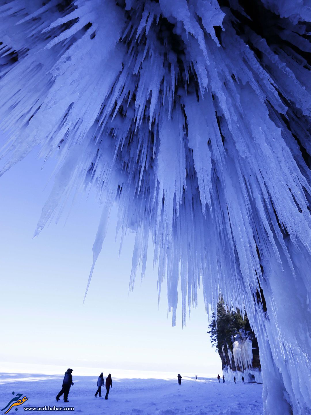 تصاویر فوق العاده از یک غار یخ زده