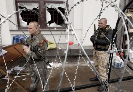 جنگ داخلی در شرق اوکراین: سرنگونی 2 بالگرد ارتش توسط جدایی طلبان / اشغال ساختمان راه آهن و توقف حرکت قطارها