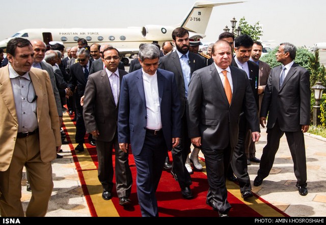 ورود نخست وزیر پاکستان به تهران (عکس)