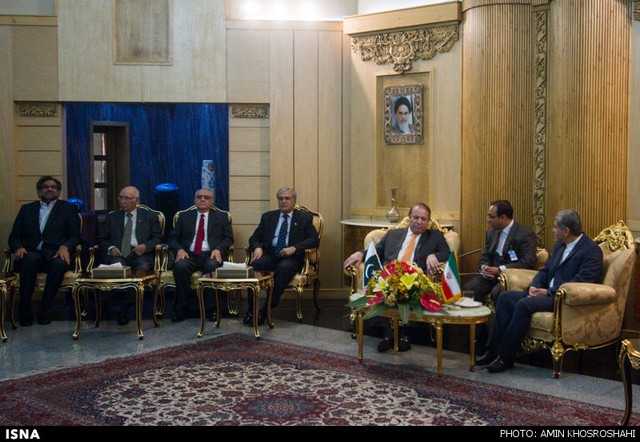 ورود نخست وزیر پاکستان به تهران (عکس)