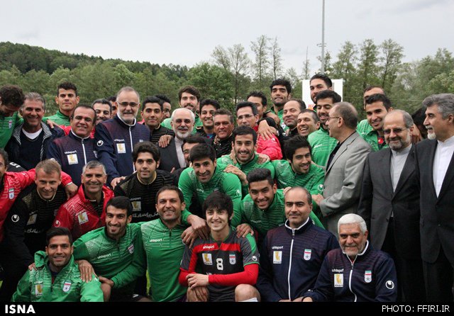 ظریف در اردوی تیم ملی فوتبال (+عکس) ظریف در اردوی تیم ملی فوتبال (+عکس)