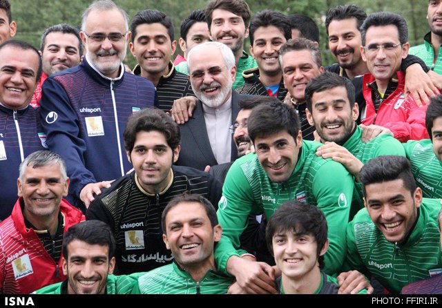ظریف در اردوی تیم ملی فوتبال (+عکس)