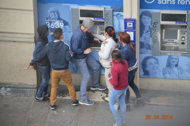 دزدی گروهی در روز روشن (عکس)