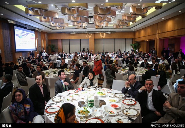 نشست صمیمی ایرانیان مقیم چین با روحانی (عکس)