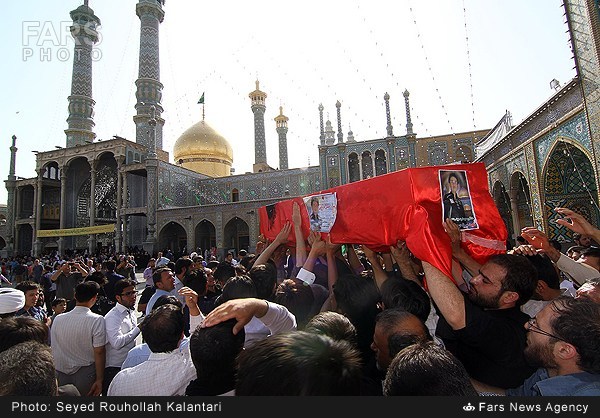 تشییع پیکر شهید مدافع حرم میرزا حسین قربانی در قم (عکس)