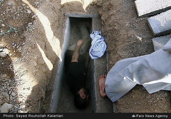 تشییع پیکر شهید مدافع حرم میرزا حسین قربانی در قم (عکس)